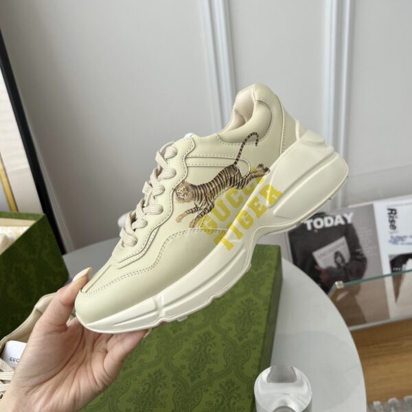 sy_no_20743E3C3C45B7A91DC250A2D2C114E8_3 Gucci Rhyton “Gucci Tiger” Print Leather Sneaker in Off-White