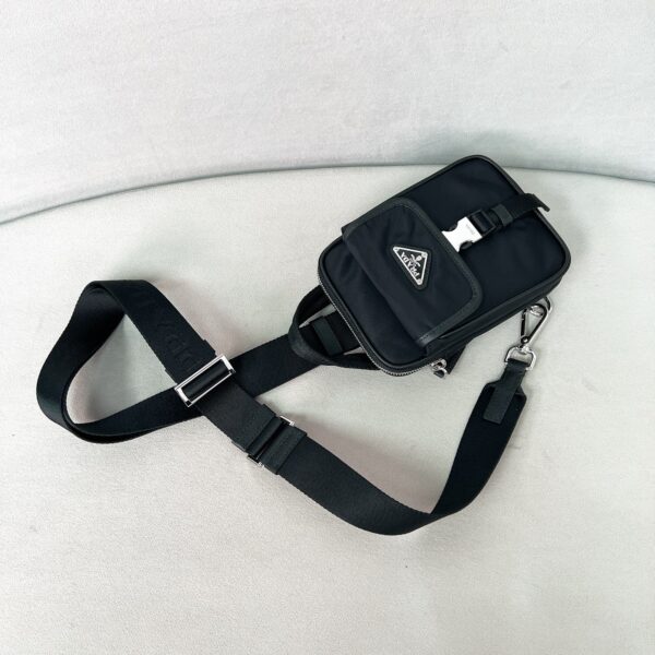 sy_no_228A963D58B941439B7CEFBB162FFB7D_4 Prada Black Triangle Logo Fashionable Casual Shoulder/Crossbody Phone Bag