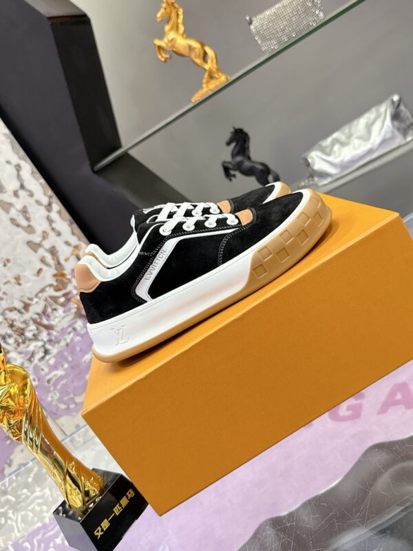sy_no_247A454D5A4F2D7DDC823524A28E8222_2 Louis Vuitton LV Groovy Black Suede & Caramel Gum Sole Chunky Skate Sneakers