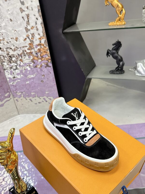 sy_no_247A454D5A4F2D7DDC823524A28E8222_5 Louis Vuitton LV Groovy Black Suede & Caramel Gum Sole Chunky Skate Sneakers