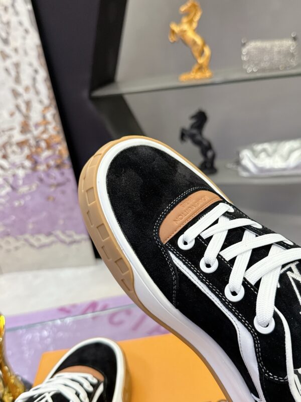 sy_no_247A454D5A4F2D7DDC823524A28E8222_6 Louis Vuitton LV Groovy Black Suede & Caramel Gum Sole Chunky Skate Sneakers