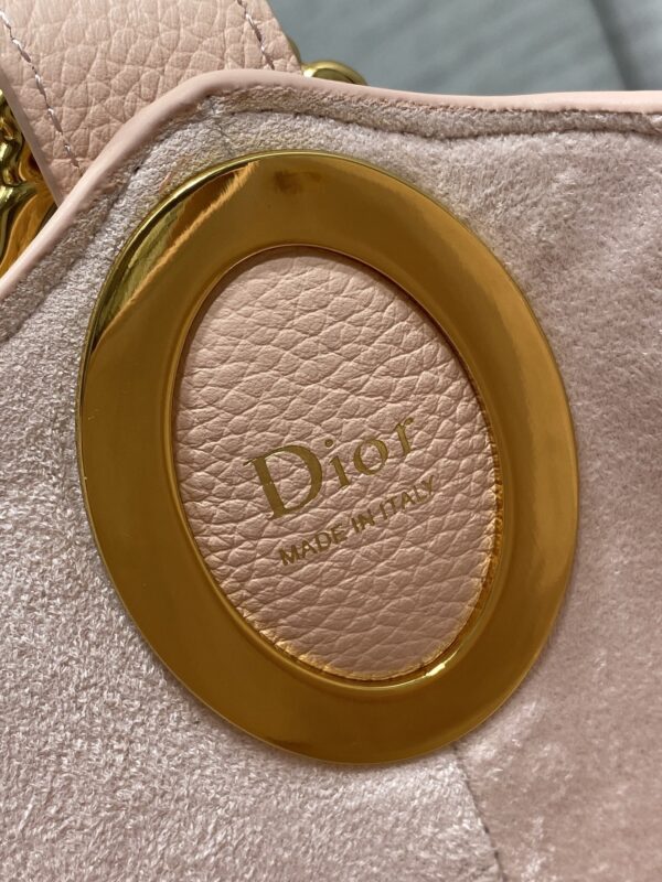 sy_no_255511BF648A1756C7488FEA9A7F0251_8 Dior Medaillon Bucket Bag – New Spring/Summer Calfskin Shoulder Bag