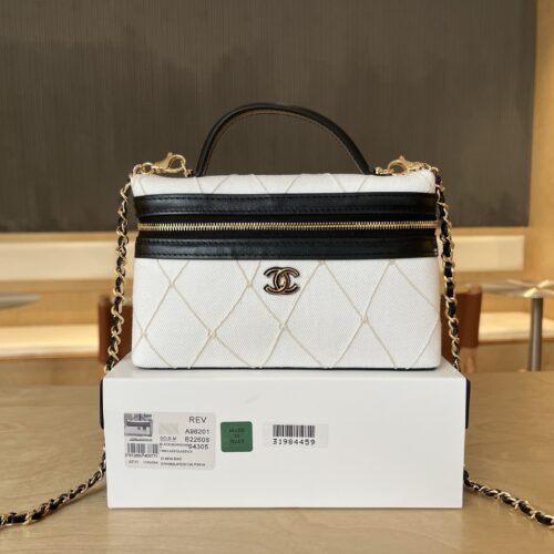 sy_no_25E665AB4BDCE7C3E663F6E5E2A50907_0 Chanel Women's Quilted Washed Canvas & Denim Chain Shoulder/Handbag