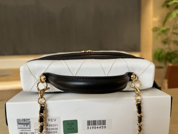 sy_no_25E665AB4BDCE7C3E663F6E5E2A50907_4 Chanel Women's Quilted Washed Canvas & Denim Chain Shoulder/Handbag