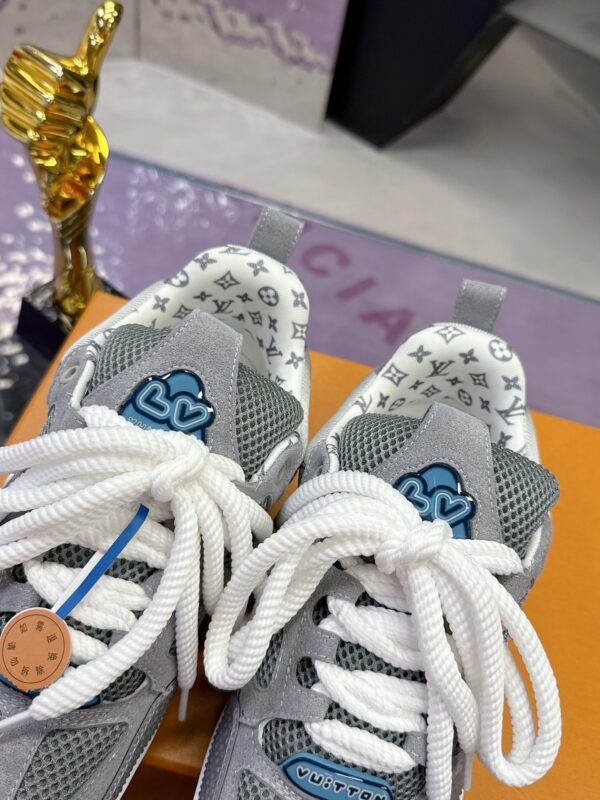 sy_no_2666FEEA6F0C3702CB7DC93F671B6E9A_6 Louis Vuitton LV Skate Grey & Light Blue Retro Skate Sneakers