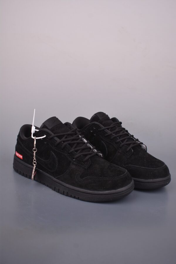sy_no_2674086B60148645AC7919CA2C4788C8_0 Supreme x Nike SB Dunk Low “Black Suede”