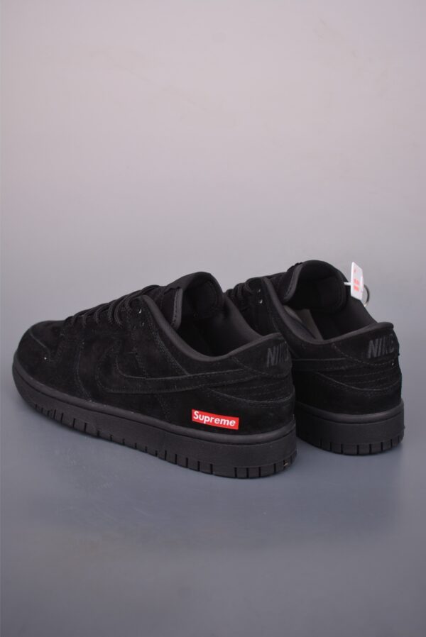 sy_no_2674086B60148645AC7919CA2C4788C8_1 Supreme x Nike SB Dunk Low “Black Suede”