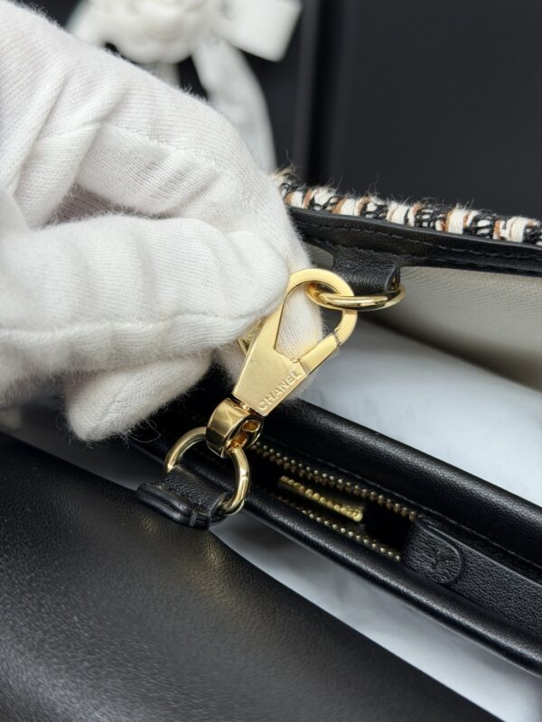 sy_no_267B9409B174886177AF8B9DC1C48734_8 Black Caviar Leather Bowling Bag