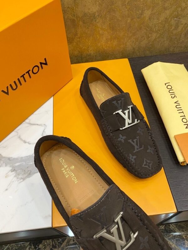 sy_no_26C6420FBC10782E2B61639784CC079A_4 Louis Vuitton Hockenheim / LV Driver Dark Grey Monogram Suede Moccasin