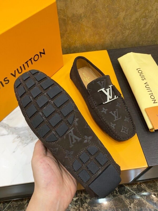 sy_no_26C6420FBC10782E2B61639784CC079A_5 Louis Vuitton Hockenheim / LV Driver Dark Grey Monogram Suede Moccasin