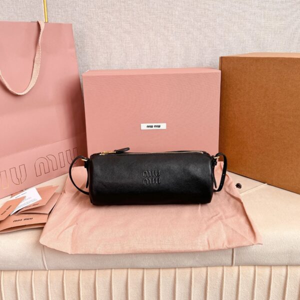 sy_no_275F254B24A7EF6302825C49DDB5A992_0 Black Leather Cylindrical Underarm Shoulder Bag