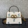 sy_no_27D4CC56CB915F670BA3025B55BFA041_0 Valentino Garavani VaVSling Handbag – Spring/Summer 2026