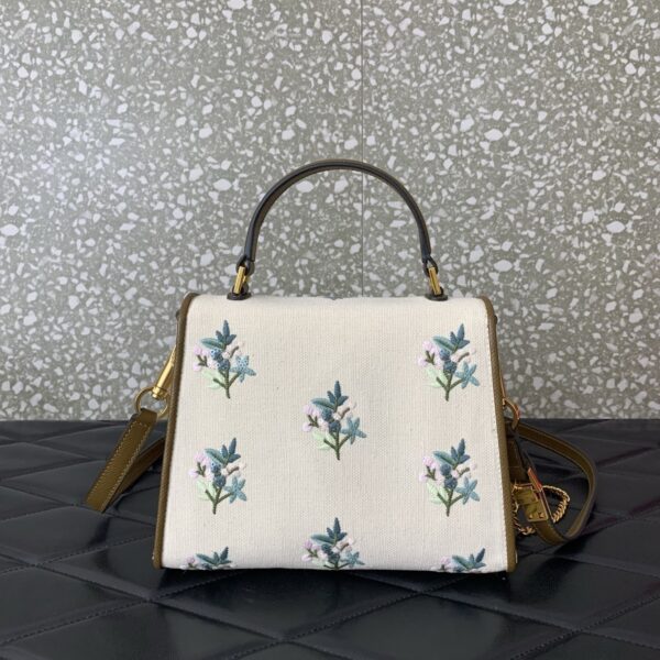 sy_no_27D4CC56CB915F670BA3025B55BFA041_2 Valentino Garavani VaVSling Handbag – Spring/Summer 2026