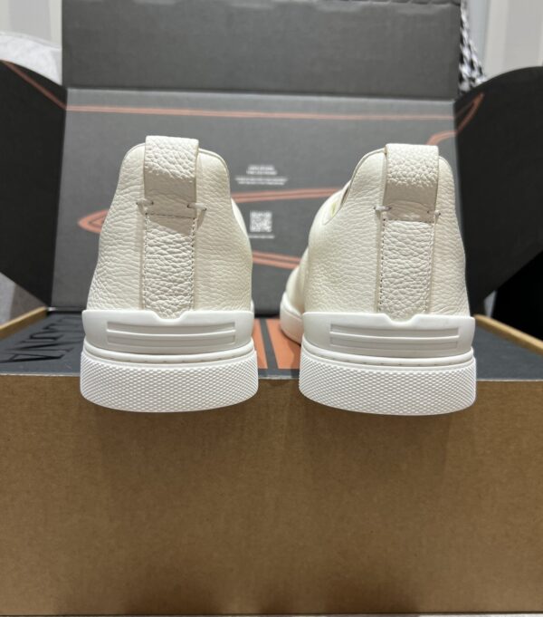 sy_no_282B457498AD448547F9BEB0BE85F953_3 Cream Pebbled Suede Triple-Cross Slip-On Shoes