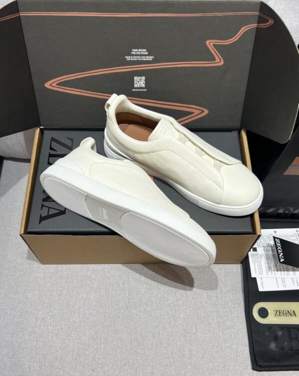 sy_no_282B457498AD448547F9BEB0BE85F953_5 Cream Pebbled Suede Triple-Cross Slip-On Shoes
