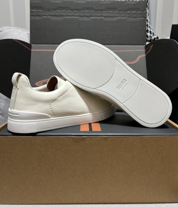 sy_no_282B457498AD448547F9BEB0BE85F953_6 Cream Pebbled Suede Triple-Cross Slip-On Shoes