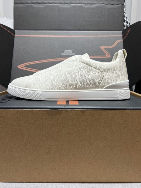 sy_no_282B457498AD448547F9BEB0BE85F953_7 Cream Pebbled Suede Triple-Cross Slip-On Shoes