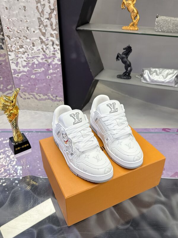 sy_no_283C78E9B8F0DF71A742B6D94CEB39AB_0 Louis Vuitton LV Trainer Glacier White Puppy Charm Sneakers