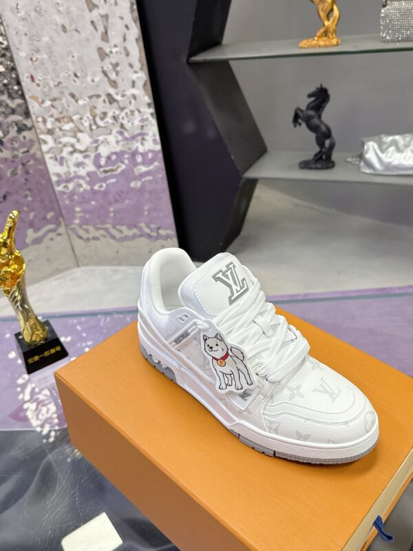 sy_no_283C78E9B8F0DF71A742B6D94CEB39AB_4 Louis Vuitton LV Trainer Glacier White Puppy Charm Sneakers