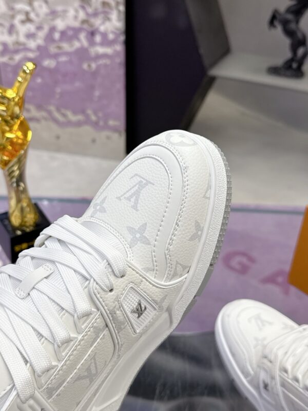 sy_no_283C78E9B8F0DF71A742B6D94CEB39AB_5 Louis Vuitton LV Trainer Glacier White Puppy Charm Sneakers
