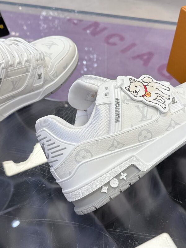 sy_no_283C78E9B8F0DF71A742B6D94CEB39AB_6 Louis Vuitton LV Trainer Glacier White Puppy Charm Sneakers