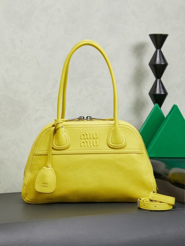 sy_no_29932791CF092948B30FD635844CE952_0 Miu Miu Vivant Medium Lambskin Crossbody/Shoulder/Handbag