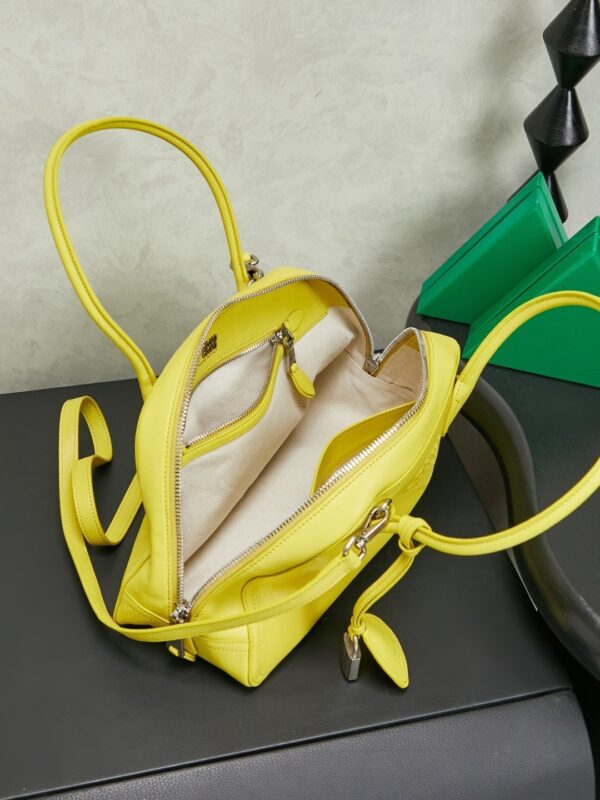 sy_no_29932791CF092948B30FD635844CE952_4 Miu Miu Vivant Medium Lambskin Crossbody/Shoulder/Handbag