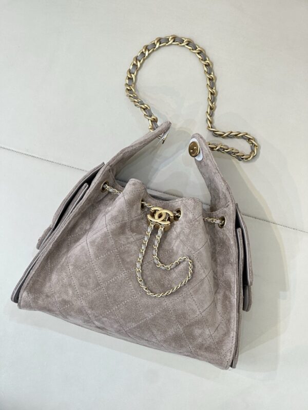 sy_no_2AAF5B078C3E5A87E8C3A5DC6FD1E5DF_1 Chanel Quilted Chain Shoulder/Crossbody Bag for Women