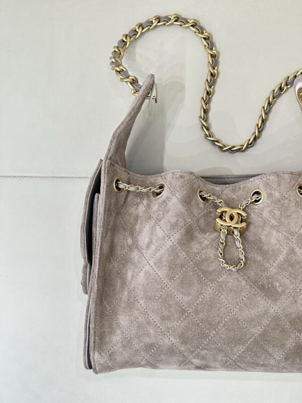 sy_no_2AAF5B078C3E5A87E8C3A5DC6FD1E5DF_4 Chanel Quilted Chain Shoulder/Crossbody Bag for Women