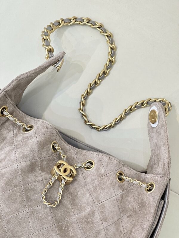 sy_no_2AAF5B078C3E5A87E8C3A5DC6FD1E5DF_5 Chanel Quilted Chain Shoulder/Crossbody Bag for Women