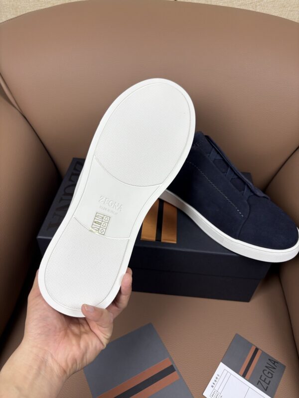 sy_no_2B5DC565488F2C99447C919897985410_6 Navy Blue Suede Slip-On Sneakers
