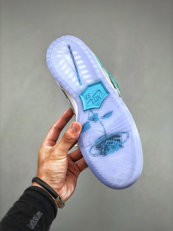 April Skateboards x Nike SB Dunk Low Pro – Mint Green / Silver