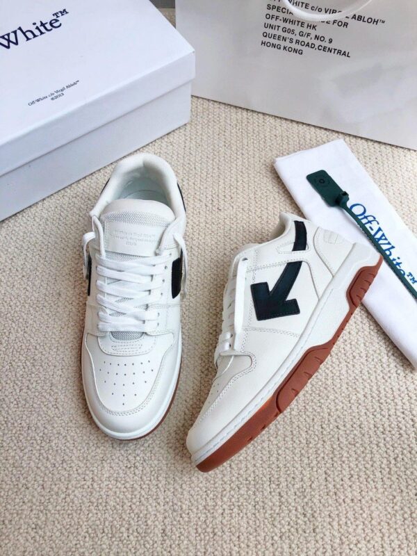 sy_no_2C0DC31724A8950ACB5409E284471113_2 Cream & Black Arrow Low-Top Retro Sneakers