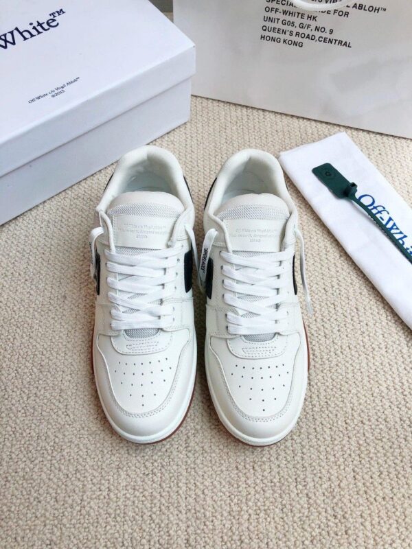 sy_no_2C0DC31724A8950ACB5409E284471113_3 Cream & Black Arrow Low-Top Retro Sneakers