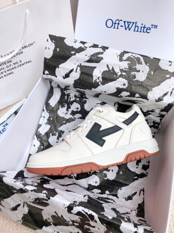 sy_no_2C0DC31724A8950ACB5409E284471113_5 Cream & Black Arrow Low-Top Retro Sneakers