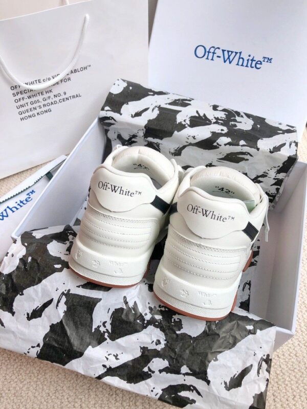 sy_no_2C0DC31724A8950ACB5409E284471113_7 Cream & Black Arrow Low-Top Retro Sneakers