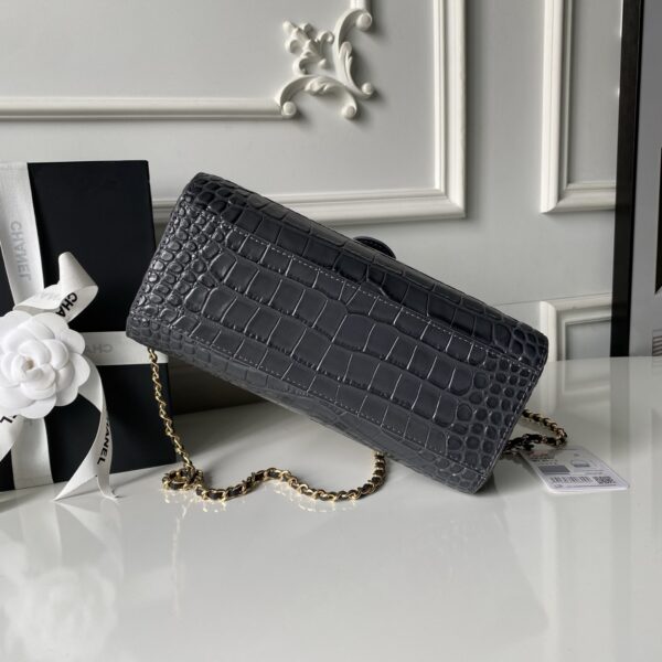 sy_no_2CC18A94DFB333B79844E878D75A6470_4 Charcoal Gray Crocodile-Embossed East-West Handbag