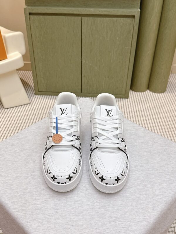 sy_no_2DFCFDAC387805903D57EA27B677C36B_0 Louis Vuitton LV Trainer White / Black Outline Monogram Sneakers
