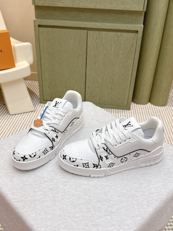 sy_no_2DFCFDAC387805903D57EA27B677C36B_1 Louis Vuitton LV Trainer White / Black Outline Monogram Sneakers
