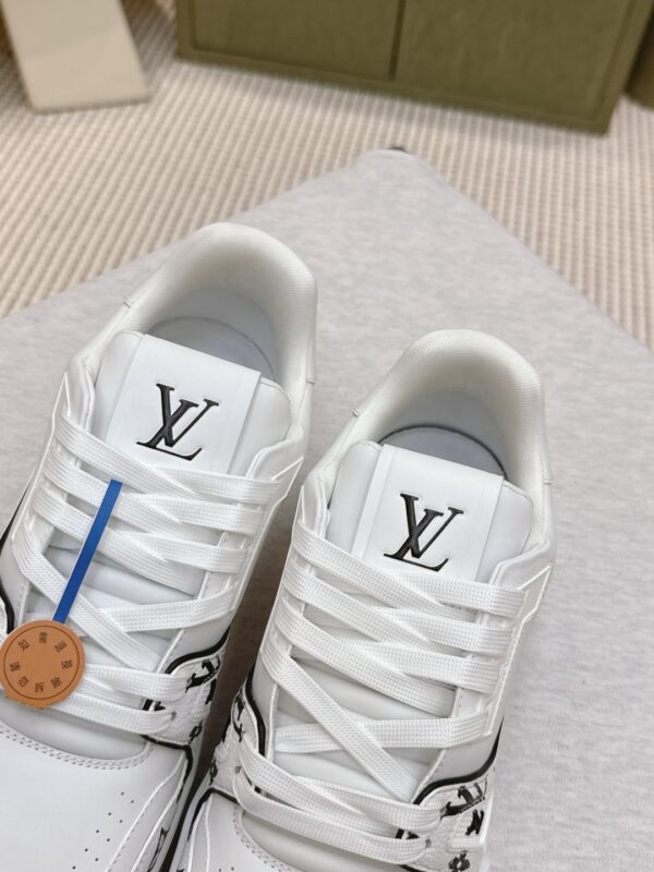 sy_no_2DFCFDAC387805903D57EA27B677C36B_5 Louis Vuitton LV Trainer White / Black Outline Monogram Sneakers