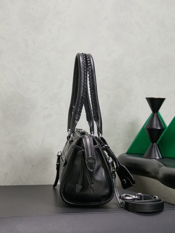 sy_no_2F1AB3EE431A4E2ADB0720A6AEBDB035_2 Black Leather Front-Zip Double-Handle Shoulder Crossbody Bag