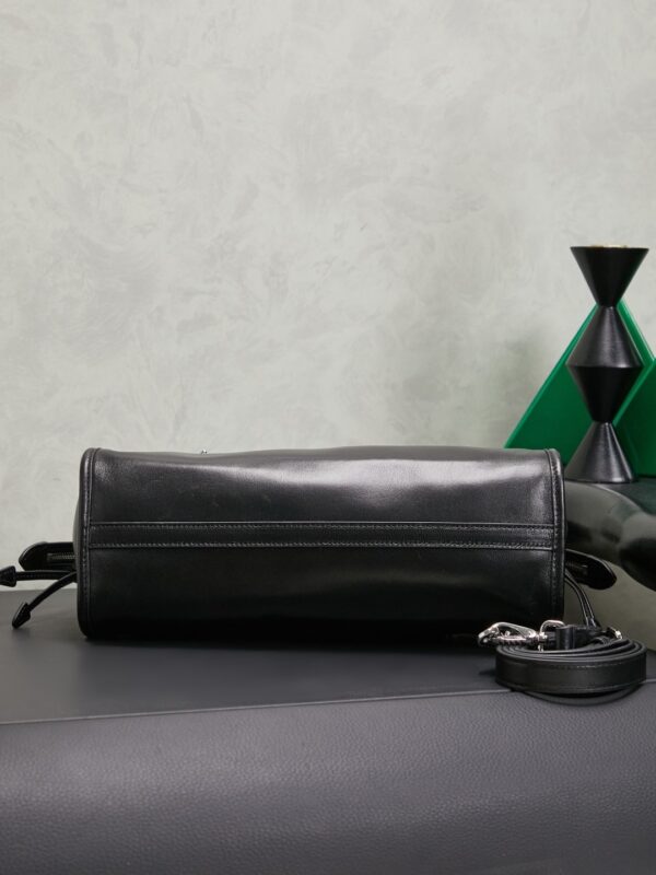 sy_no_2F1AB3EE431A4E2ADB0720A6AEBDB035_3 Black Leather Front-Zip Double-Handle Shoulder Crossbody Bag
