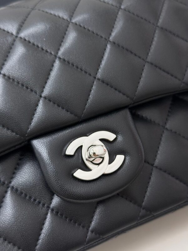 sy_no_2F3413BDFF0AFA498162FFD36D25452C_4 Chanel Classic Flap CF – Quilted Lambskin Leather with Silver Hardware