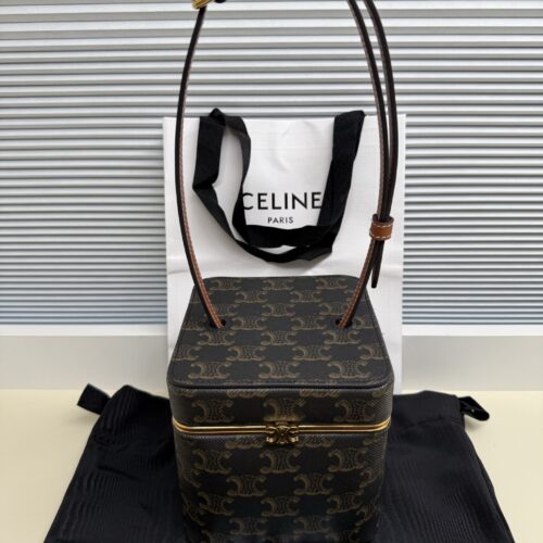 sy_no_2F38BCE7C6D24B036399D0FD4E44588A_0 Triomphe Frame Small Box Bag – Signature Print