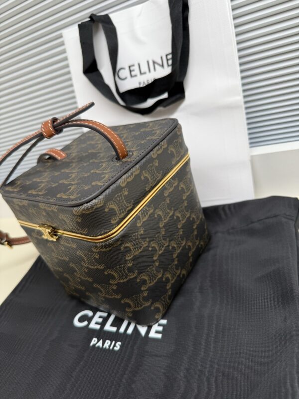 sy_no_2F38BCE7C6D24B036399D0FD4E44588A_2 Triomphe Frame Small Box Bag – Signature Print