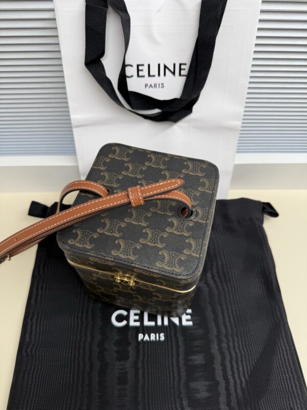 sy_no_2F38BCE7C6D24B036399D0FD4E44588A_4 Triomphe Frame Small Box Bag – Signature Print