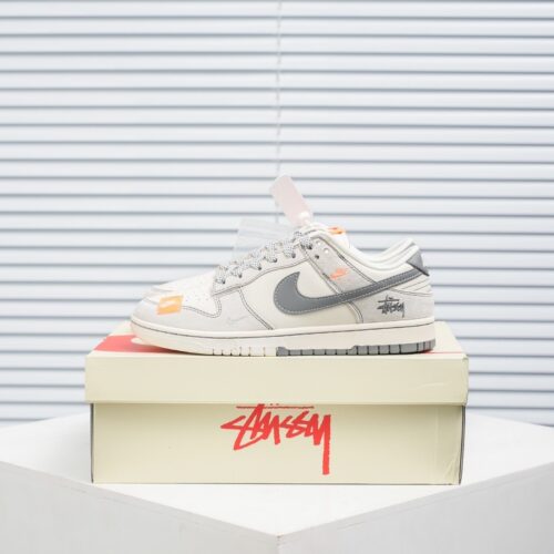 sy_no_2F3E15F5C9214DA4C830444BB8EF24DC_0 Stüssy x Nike Dunk Low Custom – Off-White / Grey / Orange