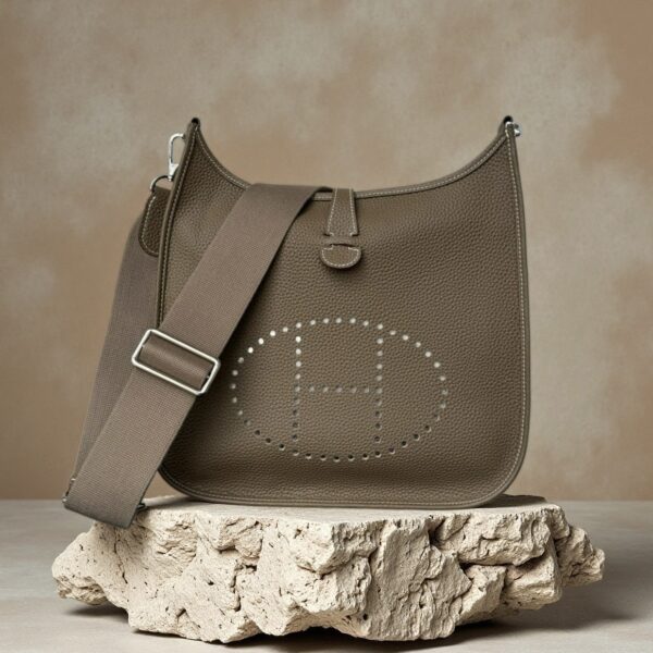 sy_no_30BEF2F5A23CFE45927D17D8207D4620_2 Hermès Evelyne 29 Shoulder & Crossbody Bag