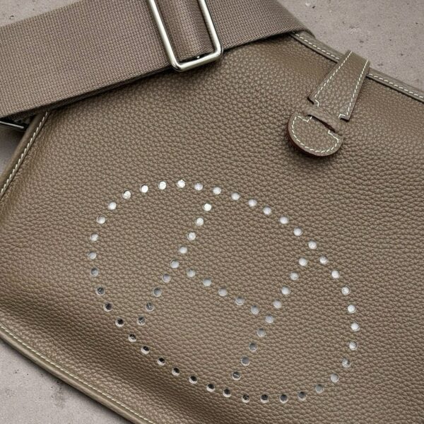 sy_no_30BEF2F5A23CFE45927D17D8207D4620_4 Hermès Evelyne 29 Shoulder & Crossbody Bag