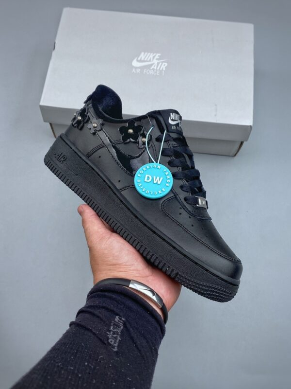 sy_no_30C6FDEDCB875547B617DCE8A75242FA_0 Nike Air Force 1 Low Custom Concept – Black Flower Studs